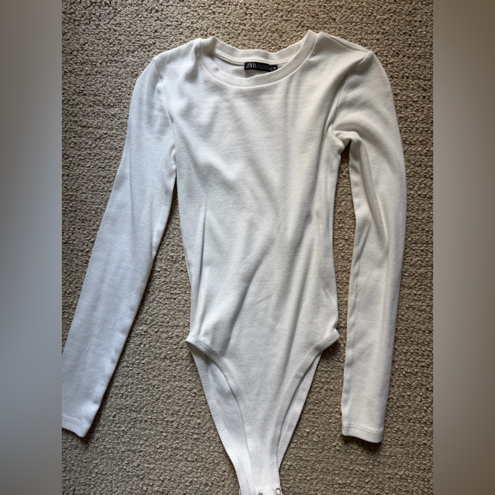 Zara White Ribbed Long-Sleeve Bodysuit